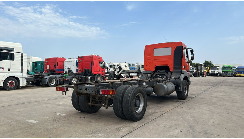 Renault Kerax 370 (GRAND PONT / LAMES / PROPRE / BOITE MANUELLE / STEEL SUSP.) - Kuorma-auto alusta: kuva Renault Kerax 370 (GRAND PONT / LAMES / PROPRE / BOITE MANUELLE / STEEL SUSP.) - Kuorma-auto alusta Renault Kerax 370 (GRAND PONT / LAMES / PROPRE / BOITE MANUELLE / STEEL SUSP.) - Kuorma-auto alusta: kuva Renault Kerax 370 (GRAND PONT / LAMES / PROPRE / BOITE MANUELLE / STEEL SUSP.) - Kuorma-auto alusta