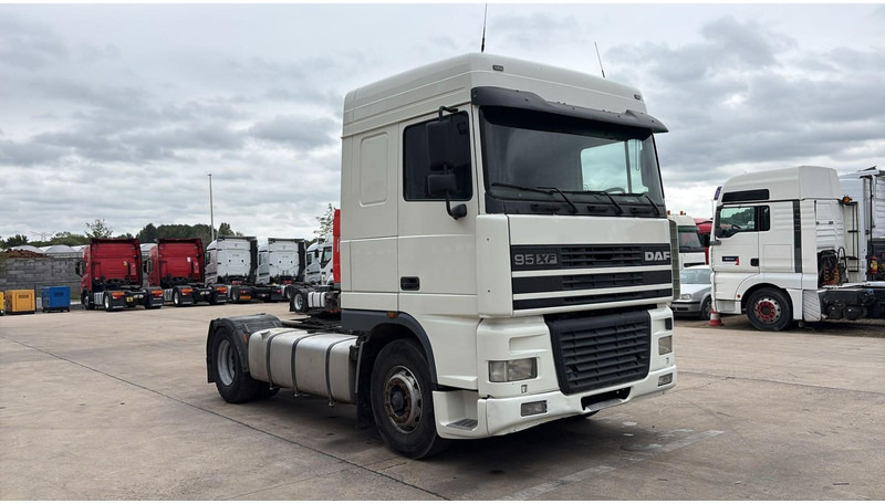DAF 95 XF 430 (EURO 3 / BOITE MANUELLE / MANUAL GEARBOX) - Vetopöytäauto: kuva DAF 95 XF 430 (EURO 3 / BOITE MANUELLE / MANUAL GEARBOX) - Vetopöytäauto DAF 95 XF 430 (EURO 3 / BOITE MANUELLE / MANUAL GEARBOX) - Vetopöytäauto: kuva DAF 95 XF 430 (EURO 3 / BOITE MANUELLE / MANUAL GEARBOX) - Vetopöytäauto