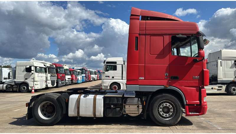 DAF XF 105.410 (BOITE MANUELLE / MANUAL GEARBOX) - Vetopöytäauto: kuva DAF XF 105.410 (BOITE MANUELLE / MANUAL GEARBOX) - Vetopöytäauto DAF XF 105.410 (BOITE MANUELLE / MANUAL GEARBOX) - Vetopöytäauto: kuva DAF XF 105.410 (BOITE MANUELLE / MANUAL GEARBOX) - Vetopöytäauto