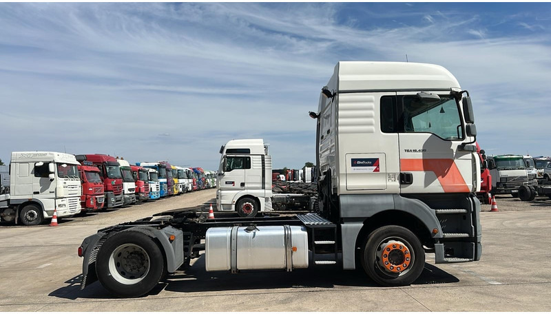 MAN TGA 18.430 (BOITE MANUELLE / MANUAL GEARBOX) - Vetopöytäauto: kuva MAN TGA 18.430 (BOITE MANUELLE / MANUAL GEARBOX) - Vetopöytäauto MAN TGA 18.430 (BOITE MANUELLE / MANUAL GEARBOX) - Vetopöytäauto: kuva MAN TGA 18.430 (BOITE MANUELLE / MANUAL GEARBOX) - Vetopöytäauto