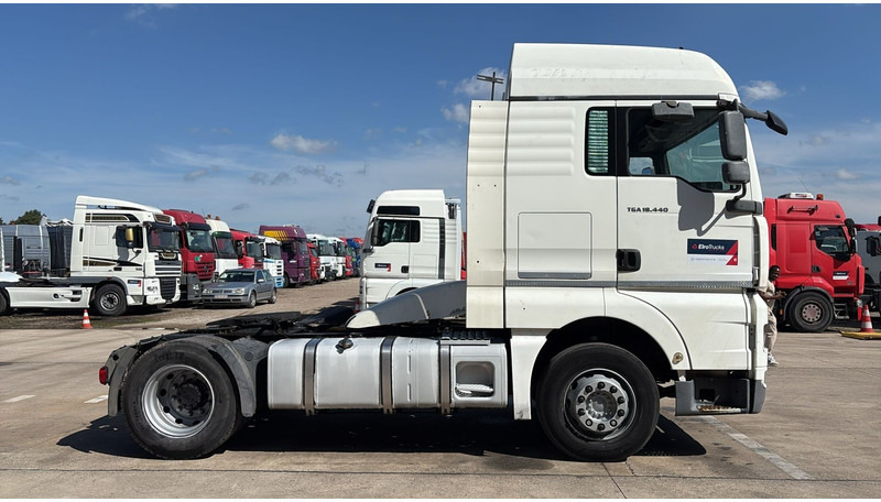 MAN TGA 18.440 (BOITE MANUELLE / MANUAL GEARBOX) - Vetopöytäauto: kuva MAN TGA 18.440 (BOITE MANUELLE / MANUAL GEARBOX) - Vetopöytäauto MAN TGA 18.440 (BOITE MANUELLE / MANUAL GEARBOX) - Vetopöytäauto: kuva MAN TGA 18.440 (BOITE MANUELLE / MANUAL GEARBOX) - Vetopöytäauto