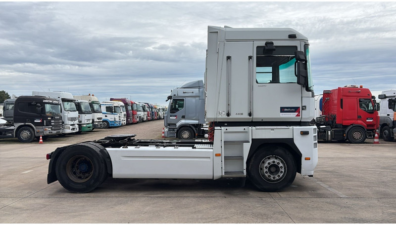Renault Magnum 440 DXI - Vetopöytäauto: kuva Renault Magnum 440 DXI - Vetopöytäauto Renault Magnum 440 DXI - Vetopöytäauto: kuva Renault Magnum 440 DXI - Vetopöytäauto