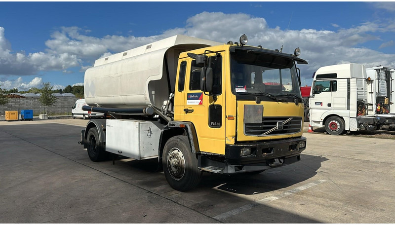 Volvo FL 6-18 (12400 LITERS / 3 COMPARTIMENTS / EURO 2 / STEEL SUSP. / LAMES) - Säiliöauto: kuva Volvo FL 6-18 (12400 LITERS / 3 COMPARTIMENTS / EURO 2 / STEEL SUSP. / LAMES) - Säiliöauto Volvo FL 6-18 (12400 LITERS / 3 COMPARTIMENTS / EURO 2 / STEEL SUSP. / LAMES) - Säiliöauto: kuva Volvo FL 6-18 (12400 LITERS / 3 COMPARTIMENTS / EURO 2 / STEEL SUSP. / LAMES) - Säiliöauto
