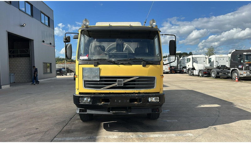 Volvo FL 6-18 (12400 LITERS / 3 COMPARTIMENTS / EURO 2 / STEEL SUSP. / LAMES) - Säiliöauto: kuva Volvo FL 6-18 (12400 LITERS / 3 COMPARTIMENTS / EURO 2 / STEEL SUSP. / LAMES) - Säiliöauto Volvo FL 6-18 (12400 LITERS / 3 COMPARTIMENTS / EURO 2 / STEEL SUSP. / LAMES) - Säiliöauto: kuva Volvo FL 6-18 (12400 LITERS / 3 COMPARTIMENTS / EURO 2 / STEEL SUSP. / LAMES) - Säiliöauto