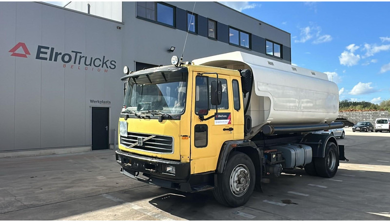 Volvo FL 6-18 (12400 LITERS / 3 COMPARTIMENTS / EURO 2 / STEEL SUSP. / LAMES) - Säiliöauto: kuva Volvo FL 6-18 (12400 LITERS / 3 COMPARTIMENTS / EURO 2 / STEEL SUSP. / LAMES) - Säiliöauto Volvo FL 6-18 (12400 LITERS / 3 COMPARTIMENTS / EURO 2 / STEEL SUSP. / LAMES) - Säiliöauto: kuva Volvo FL 6-18 (12400 LITERS / 3 COMPARTIMENTS / EURO 2 / STEEL SUSP. / LAMES) - Säiliöauto