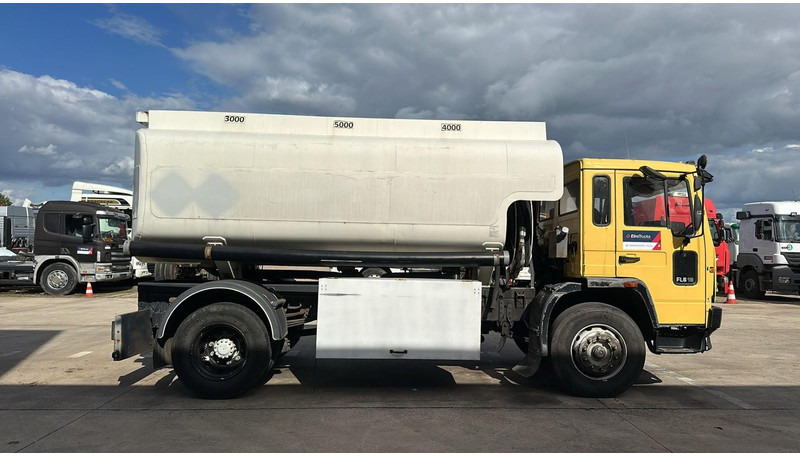 Volvo FL 6-18 (12400 LITERS / 3 COMPARTIMENTS / EURO 2 / STEEL SUSP. / LAMES) - Säiliöauto: kuva Volvo FL 6-18 (12400 LITERS / 3 COMPARTIMENTS / EURO 2 / STEEL SUSP. / LAMES) - Säiliöauto Volvo FL 6-18 (12400 LITERS / 3 COMPARTIMENTS / EURO 2 / STEEL SUSP. / LAMES) - Säiliöauto: kuva Volvo FL 6-18 (12400 LITERS / 3 COMPARTIMENTS / EURO 2 / STEEL SUSP. / LAMES) - Säiliöauto