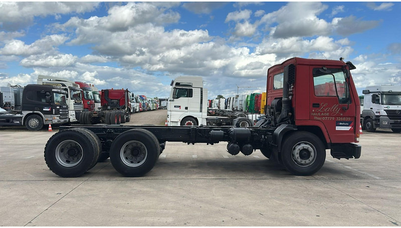 Volvo FL 7 - 260 (6X4 / LAMES / POMPE MANUELLE / MANUAL PUMP / STEEL SUSP.) - Kuorma-auto alusta: kuva Volvo FL 7 - 260 (6X4 / LAMES / POMPE MANUELLE / MANUAL PUMP / STEEL SUSP.) - Kuorma-auto alusta Volvo FL 7 - 260 (6X4 / LAMES / POMPE MANUELLE / MANUAL PUMP / STEEL SUSP.) - Kuorma-auto alusta: kuva Volvo FL 7 - 260 (6X4 / LAMES / POMPE MANUELLE / MANUAL PUMP / STEEL SUSP.) - Kuorma-auto alusta