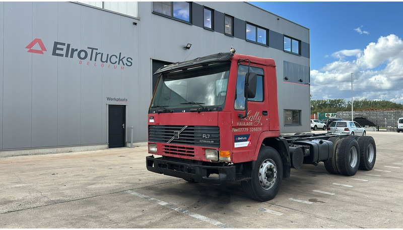 Volvo FL 7 - 260 (6X4 / LAMES / POMPE MANUELLE / MANUAL PUMP / STEEL SUSP.) - Kuorma-auto alusta: kuva Volvo FL 7 - 260 (6X4 / LAMES / POMPE MANUELLE / MANUAL PUMP / STEEL SUSP.) - Kuorma-auto alusta Volvo FL 7 - 260 (6X4 / LAMES / POMPE MANUELLE / MANUAL PUMP / STEEL SUSP.) - Kuorma-auto alusta: kuva Volvo FL 7 - 260 (6X4 / LAMES / POMPE MANUELLE / MANUAL PUMP / STEEL SUSP.) - Kuorma-auto alusta