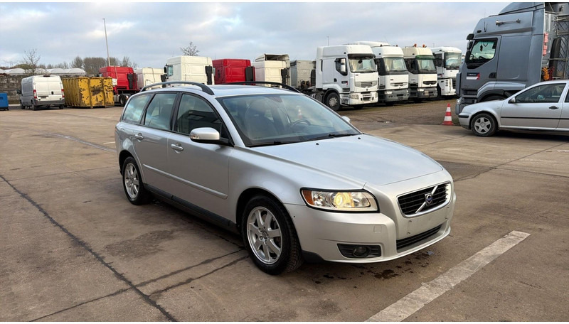 Volvo V50 (BELGIAN CAR / AIRCO / AUTOMATIC GEARBOX / EURO 5) - Henkilöauto: kuva Volvo V50 (BELGIAN CAR / AIRCO / AUTOMATIC GEARBOX / EURO 5) - Henkilöauto Volvo V50 (BELGIAN CAR / AIRCO / AUTOMATIC GEARBOX / EURO 5) - Henkilöauto: kuva Volvo V50 (BELGIAN CAR / AIRCO / AUTOMATIC GEARBOX / EURO 5) - Henkilöauto