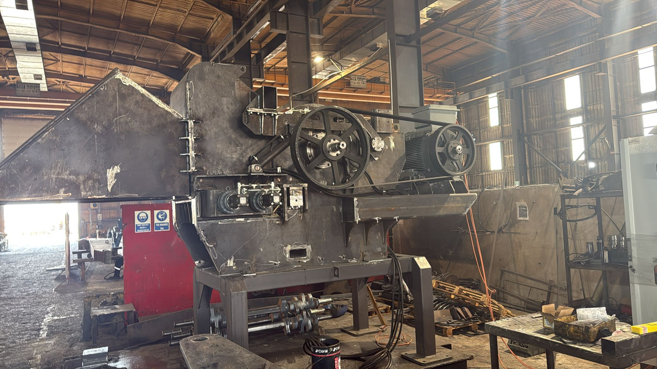 GALEN Wood Chipper from STOCK - Hakkuri: kuva GALEN Wood Chipper from STOCK - Hakkuri GALEN Wood Chipper from STOCK - Hakkuri: kuva GALEN Wood Chipper from STOCK - Hakkuri