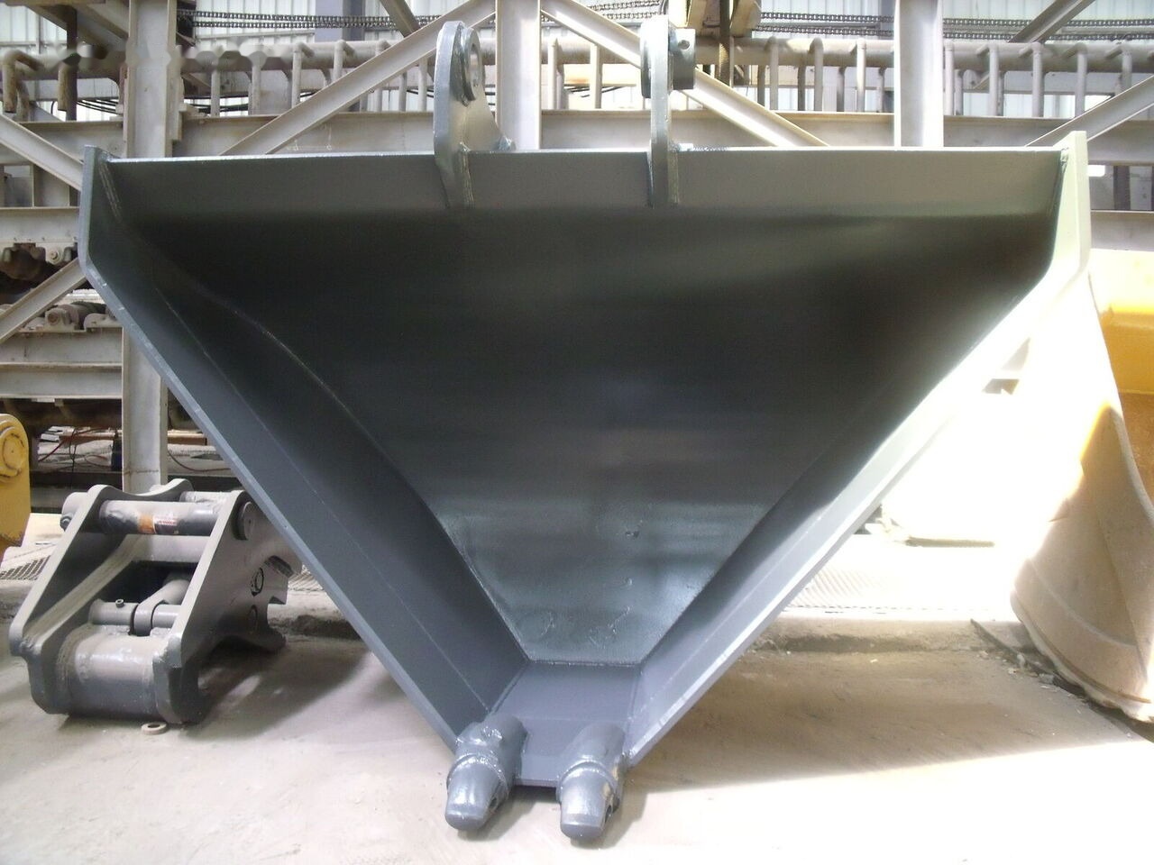 Galen TRAPEZOID BUCKET (V Ditch Bucket) - Kaivinkoneen kauha: kuva Galen TRAPEZOID BUCKET (V Ditch Bucket) - Kaivinkoneen kauha Galen TRAPEZOID BUCKET (V Ditch Bucket) - Kaivinkoneen kauha: kuva Galen TRAPEZOID BUCKET (V Ditch Bucket) - Kaivinkoneen kauha