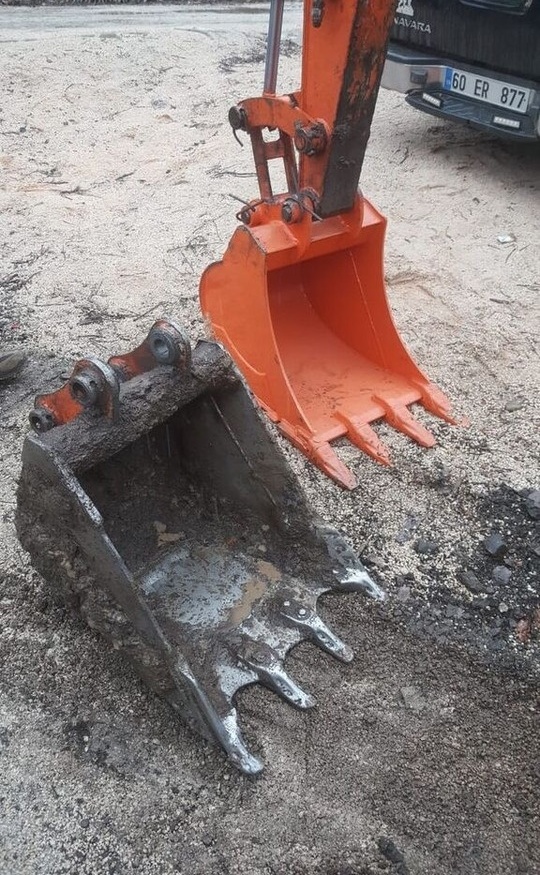 Hitachi ZX48 - Kaivinkoneen kauha: kuva Hitachi ZX48 - Kaivinkoneen kauha Hitachi ZX48 - Kaivinkoneen kauha: kuva Hitachi ZX48 - Kaivinkoneen kauha