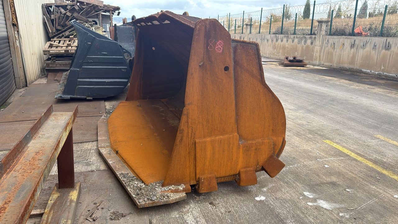 KOMATSU WA500 Loading Bucket - Kuormaajan kauha: kuva KOMATSU WA500 Loading Bucket - Kuormaajan kauha KOMATSU WA500 Loading Bucket - Kuormaajan kauha: kuva KOMATSU WA500 Loading Bucket - Kuormaajan kauha