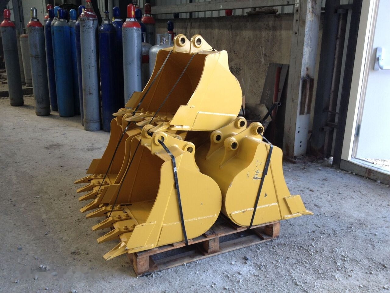 Yanmar BUCKETS - Kaivinkoneen kauha: kuva Yanmar BUCKETS - Kaivinkoneen kauha Yanmar BUCKETS - Kaivinkoneen kauha: kuva Yanmar BUCKETS - Kaivinkoneen kauha
