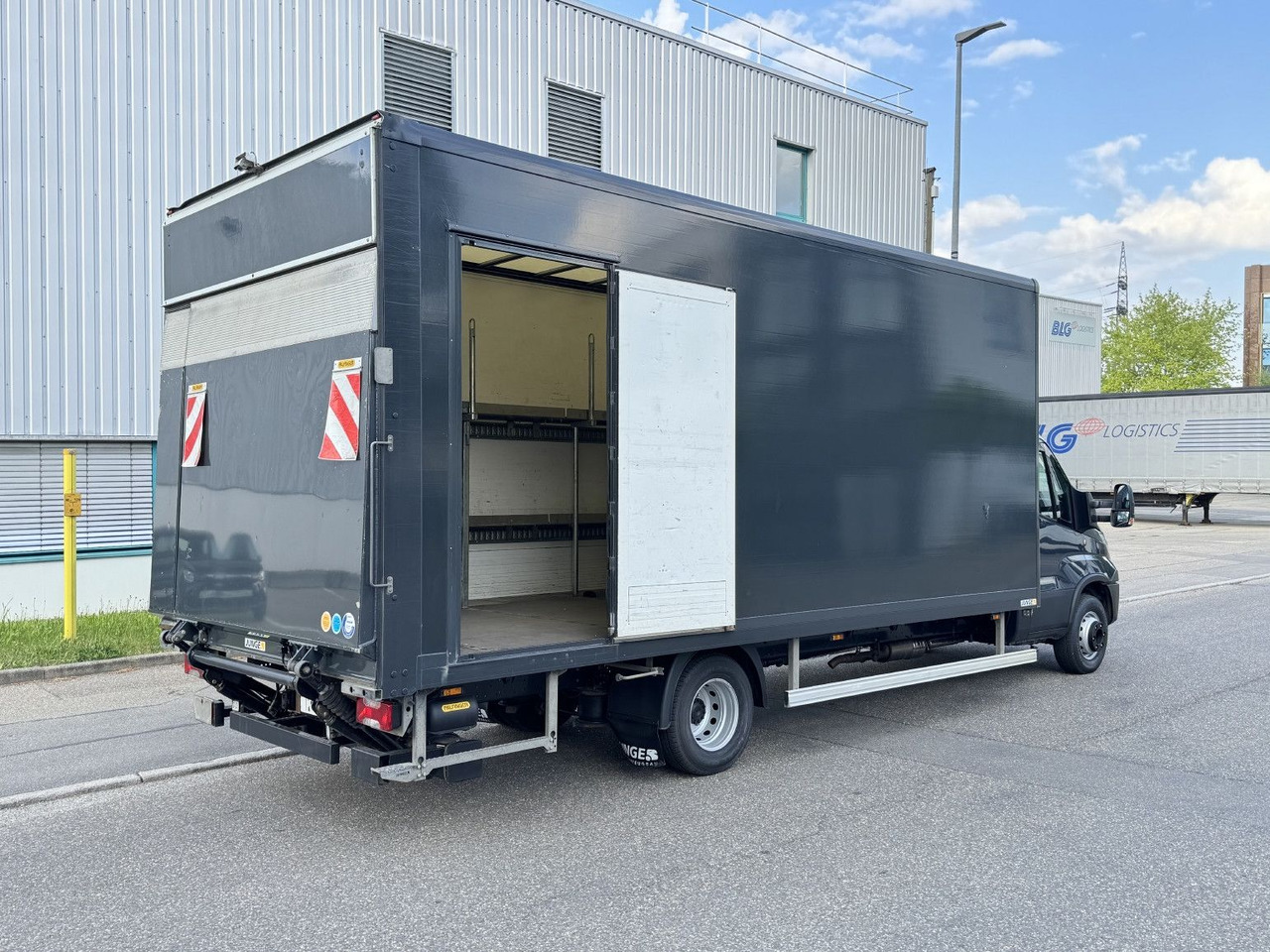 Jakeluauto Iveco Daily 72c180 Hi-Matic Koffer LBW Luftgef. Klima: kuva Jakeluauto Iveco Daily 72c180 Hi-Matic Koffer LBW Luftgef. Klima