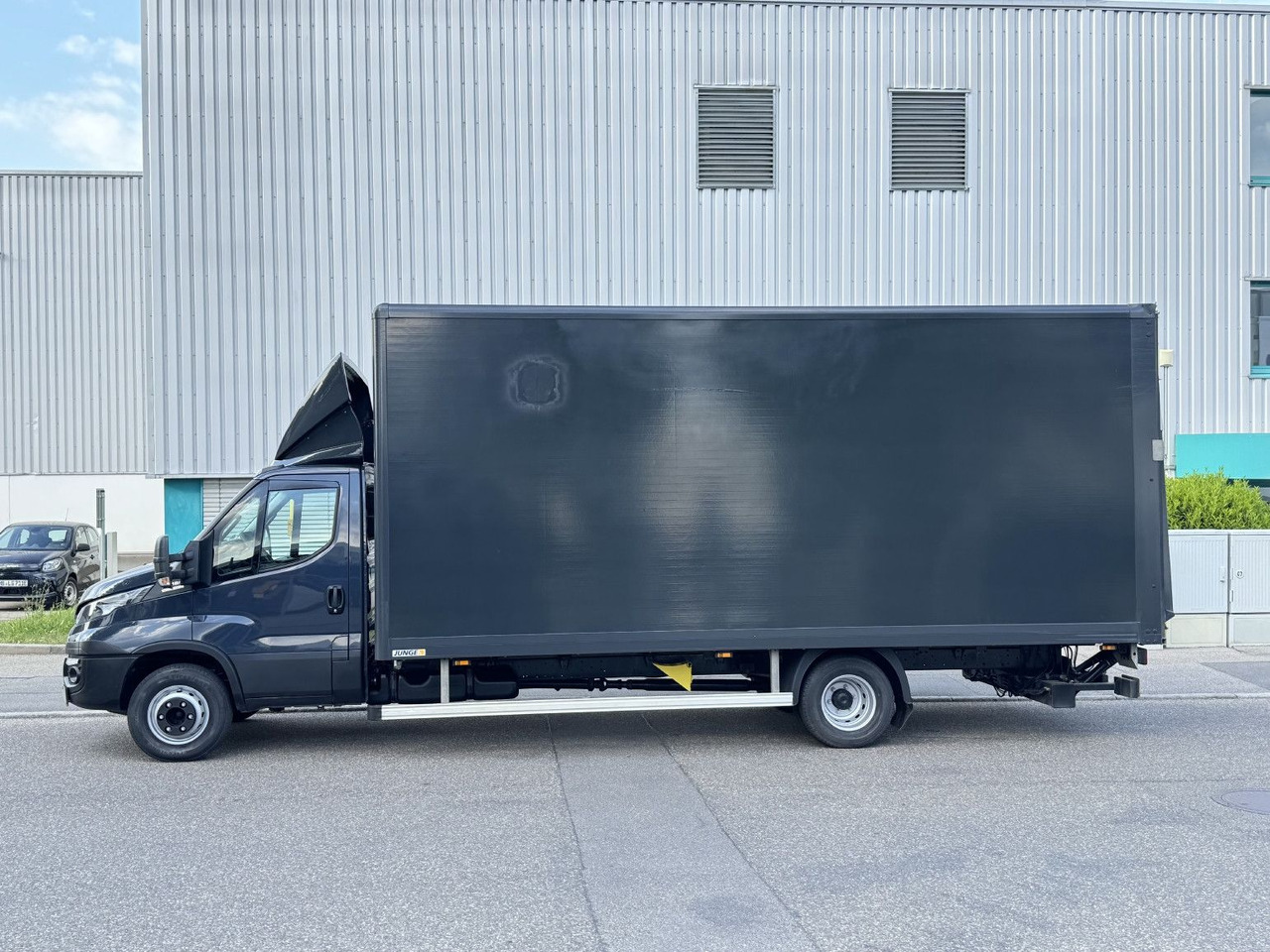 Iveco Daily 72c180 Hi-Matic Koffer LBW Luftgef. Klima - Jakeluauto: kuva Iveco Daily 72c180 Hi-Matic Koffer LBW Luftgef. Klima - Jakeluauto Iveco Daily 72c180 Hi-Matic Koffer LBW Luftgef. Klima - Jakeluauto: kuva Iveco Daily 72c180 Hi-Matic Koffer LBW Luftgef. Klima - Jakeluauto