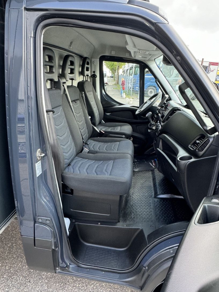 Jakeluauto Iveco Daily 72c180 Hi-Matic Koffer LBW Luftgef. Klima: kuva Jakeluauto Iveco Daily 72c180 Hi-Matic Koffer LBW Luftgef. Klima