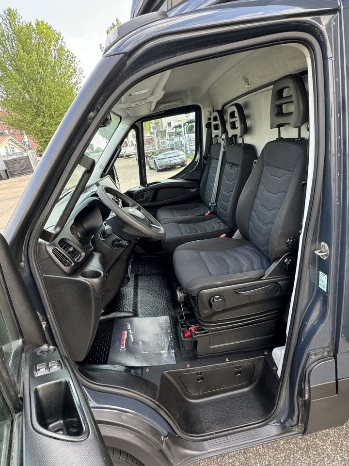 Jakeluauto Iveco Daily 72c180 Hi-Matic Koffer LBW Luftgef. Klima: kuva Jakeluauto Iveco Daily 72c180 Hi-Matic Koffer LBW Luftgef. Klima