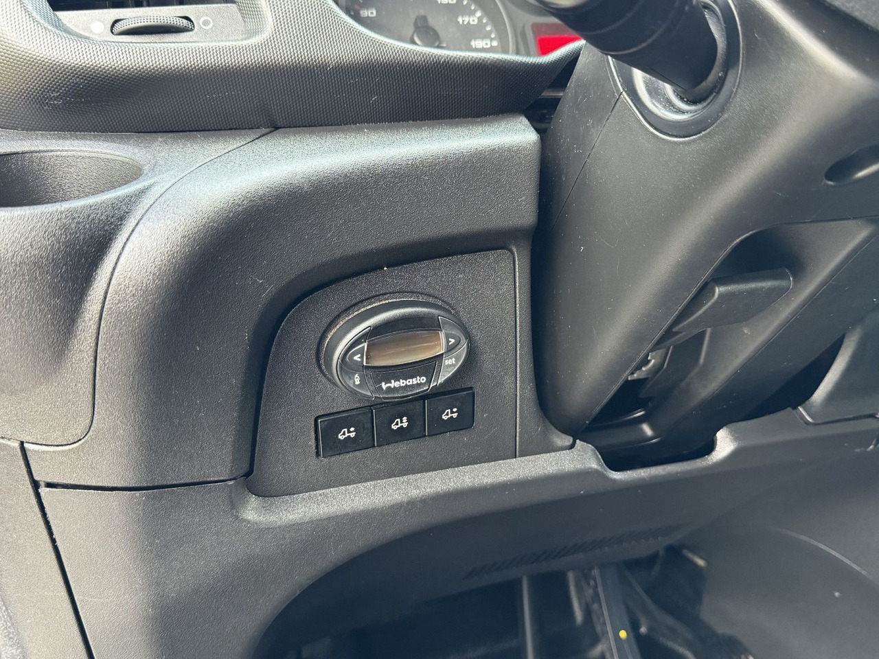 Jakeluauto Iveco Daily 72c180 Hi-Matic Koffer LBW Luftgef. Klima: kuva Jakeluauto Iveco Daily 72c180 Hi-Matic Koffer LBW Luftgef. Klima
