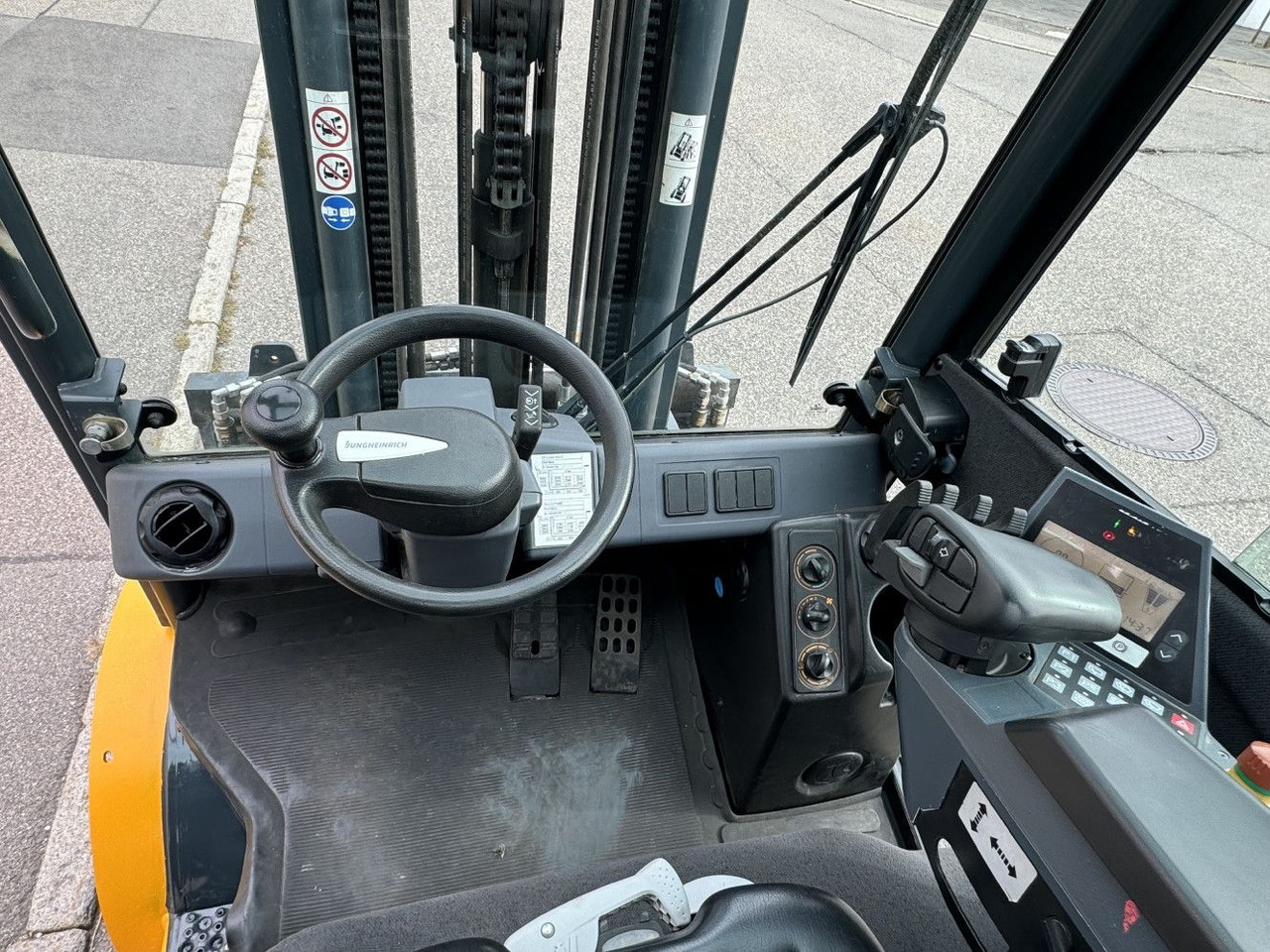 Dieseltrukki Jungheinrich DFG 430s 600DZ 3t Triplex 6m Zinkenverst. Seiten: kuva Dieseltrukki Jungheinrich DFG 430s 600DZ 3t Triplex 6m Zinkenverst. Seiten Dieseltrukki Jungheinrich DFG 430s 600DZ 3t Triplex 6m Zinkenverst. Seiten: kuva Dieseltrukki Jungheinrich DFG 430s 600DZ 3t Triplex 6m Zinkenverst. Seiten