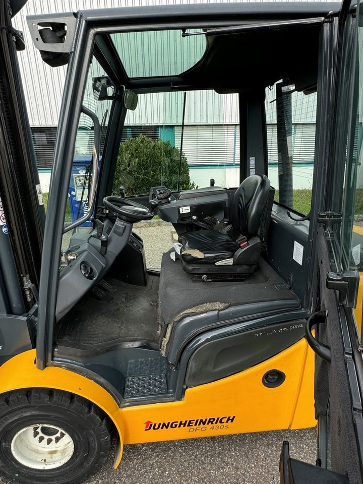 Dieseltrukki Jungheinrich DFG 430s 600DZ 3t Triplex 6m Zinkenverst. Seiten: kuva Dieseltrukki Jungheinrich DFG 430s 600DZ 3t Triplex 6m Zinkenverst. Seiten Dieseltrukki Jungheinrich DFG 430s 600DZ 3t Triplex 6m Zinkenverst. Seiten: kuva Dieseltrukki Jungheinrich DFG 430s 600DZ 3t Triplex 6m Zinkenverst. Seiten