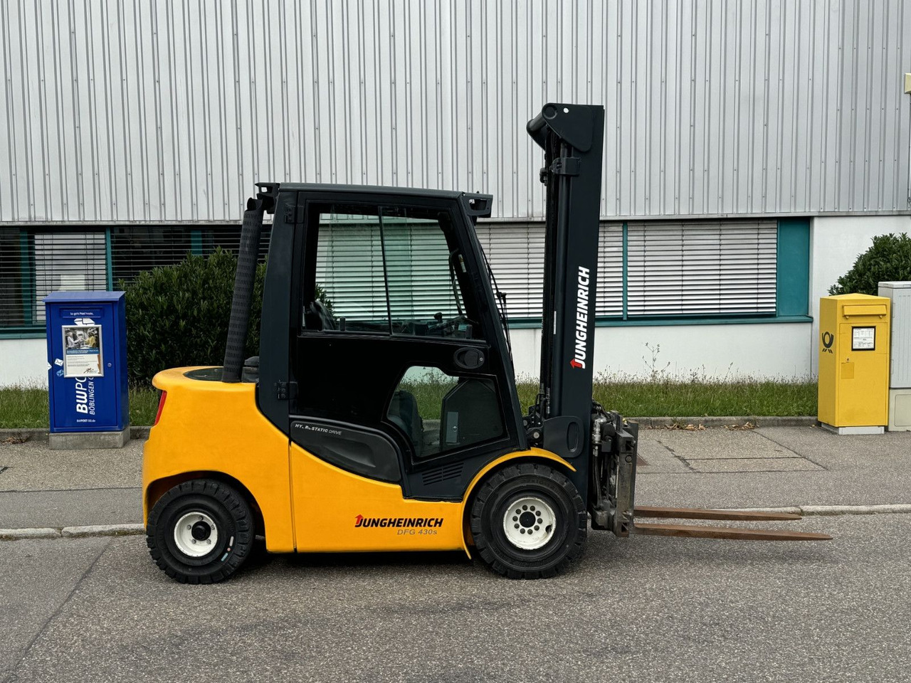 Dieseltrukki Jungheinrich DFG 430s 600DZ 3t Triplex 6m Zinkenverst. Seiten: kuva Dieseltrukki Jungheinrich DFG 430s 600DZ 3t Triplex 6m Zinkenverst. Seiten Dieseltrukki Jungheinrich DFG 430s 600DZ 3t Triplex 6m Zinkenverst. Seiten: kuva Dieseltrukki Jungheinrich DFG 430s 600DZ 3t Triplex 6m Zinkenverst. Seiten