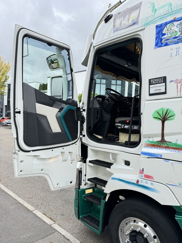 Leasing  Renault T520 HIGHCAB Comfort 2-Tanks Retarder Airbrush Renault T520 HIGHCAB Comfort 2-Tanks Retarder Airbrush: kuva Leasing  Renault T520 HIGHCAB Comfort 2-Tanks Retarder Airbrush Renault T520 HIGHCAB Comfort 2-Tanks Retarder Airbrush