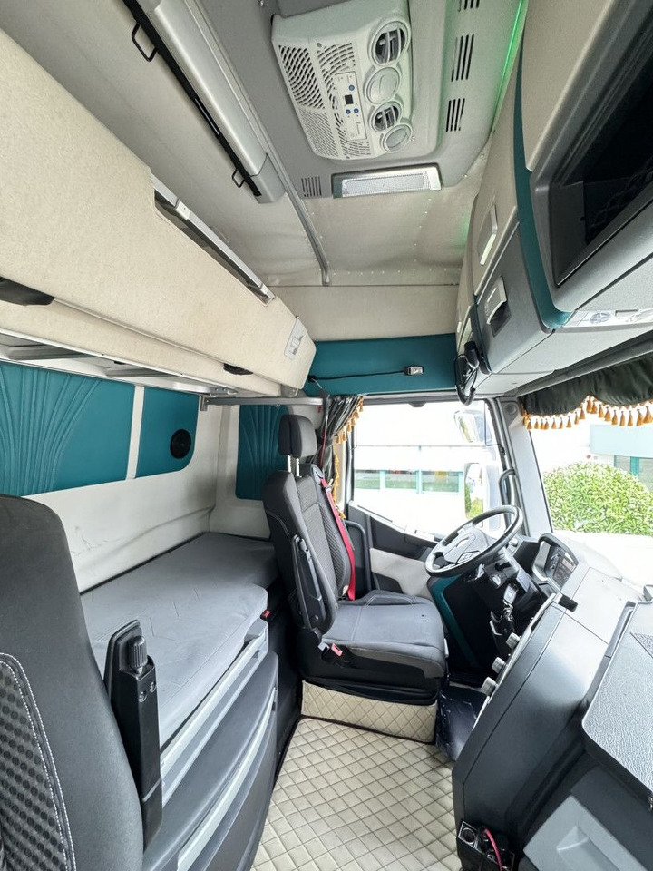 Leasing  Renault T520 HIGHCAB Comfort 2-Tanks Retarder Airbrush Renault T520 HIGHCAB Comfort 2-Tanks Retarder Airbrush: kuva Leasing  Renault T520 HIGHCAB Comfort 2-Tanks Retarder Airbrush Renault T520 HIGHCAB Comfort 2-Tanks Retarder Airbrush