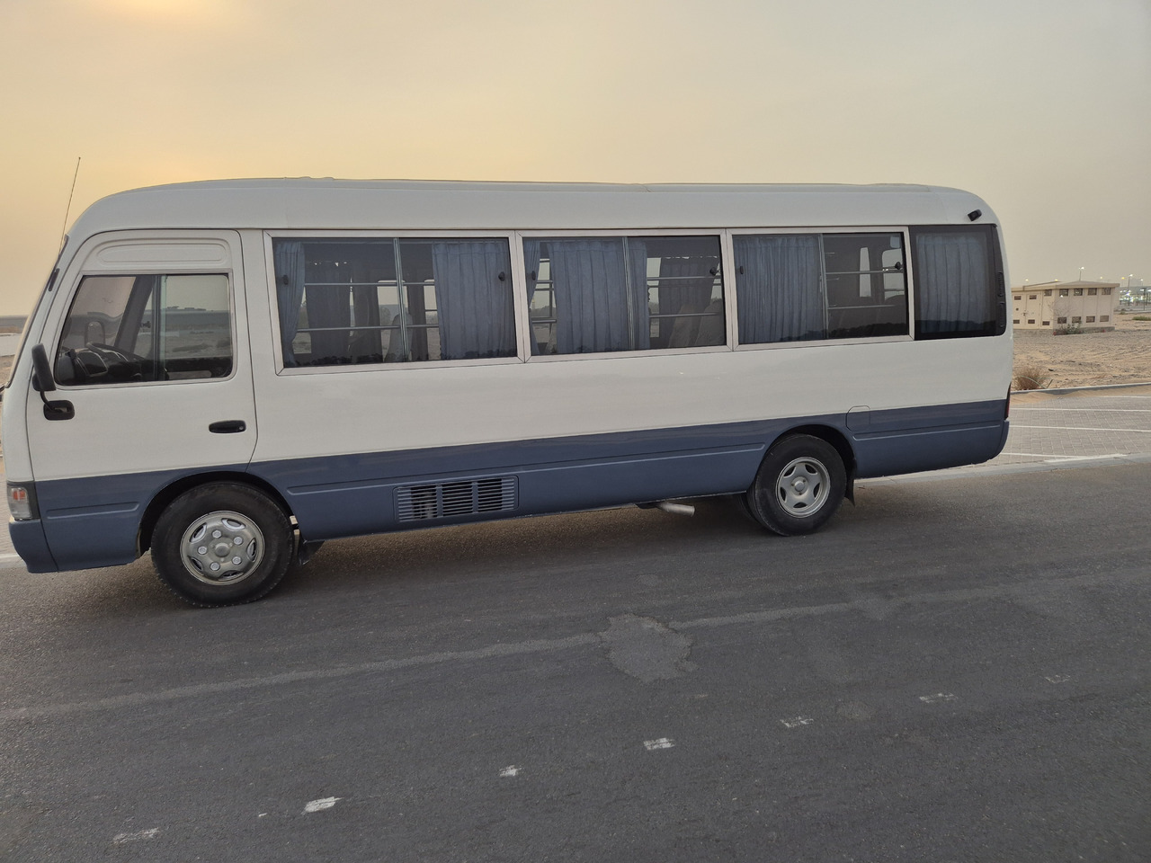 Toyota Coaster ... 30 places - climatisé - Minibussi, Pikkubussi: kuva Toyota Coaster ... 30 places - climatisé - Minibussi, Pikkubussi Toyota Coaster ... 30 places - climatisé - Minibussi, Pikkubussi: kuva Toyota Coaster ... 30 places - climatisé - Minibussi, Pikkubussi