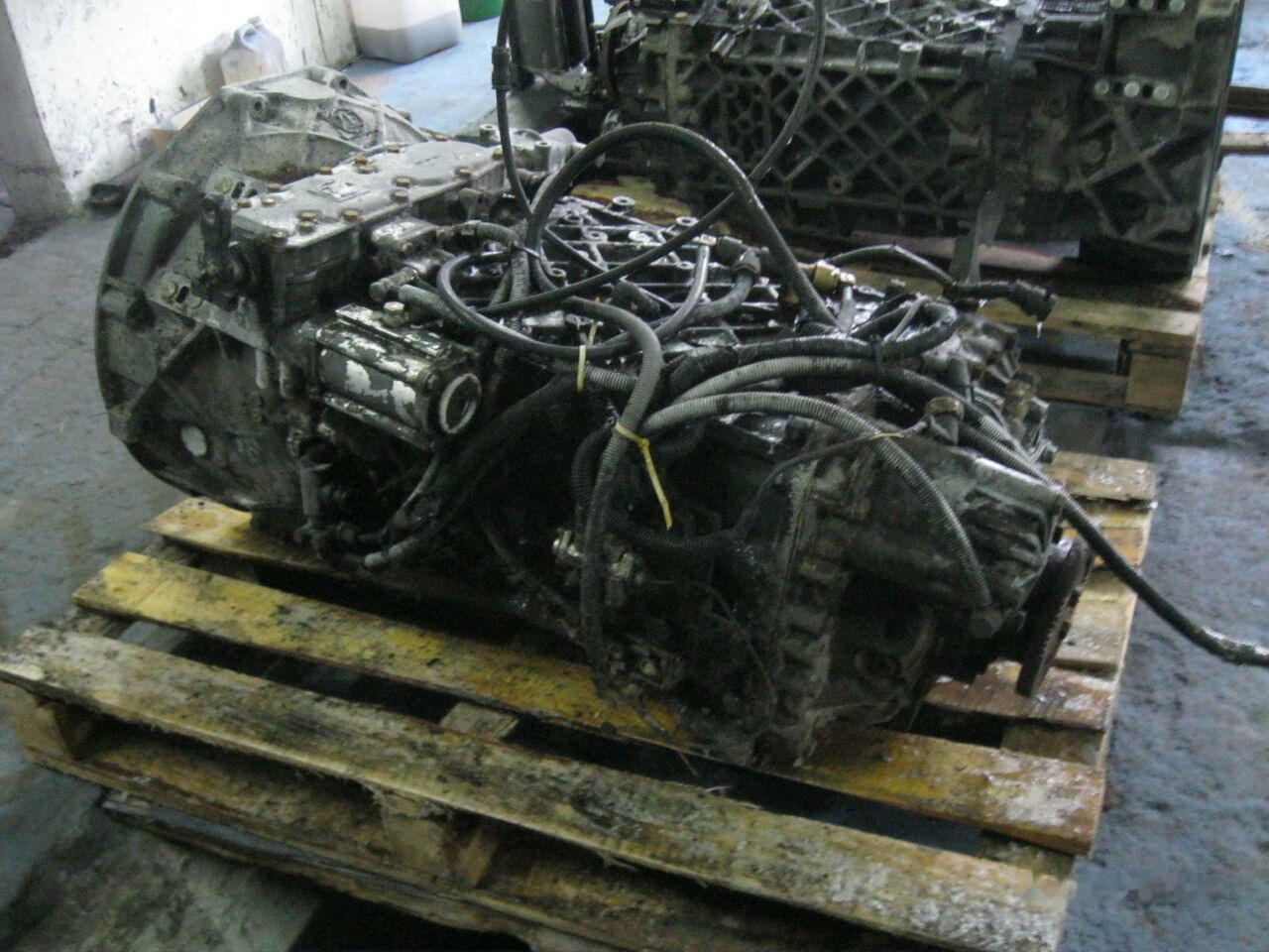 ZF 16S221 DAF XF 95 - Vaihdelaatikko - Kuorma-auto: kuva ZF 16S221 DAF XF 95 - Vaihdelaatikko - Kuorma-auto ZF 16S221 DAF XF 95 - Vaihdelaatikko - Kuorma-auto: kuva ZF 16S221 DAF XF 95 - Vaihdelaatikko - Kuorma-auto