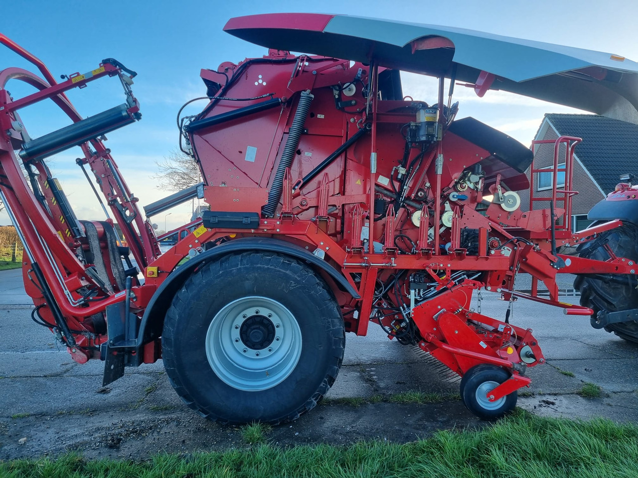 Lely Welger RPC 160V - Käärijä: kuva Lely Welger RPC 160V - Käärijä Lely Welger RPC 160V - Käärijä: kuva Lely Welger RPC 160V - Käärijä