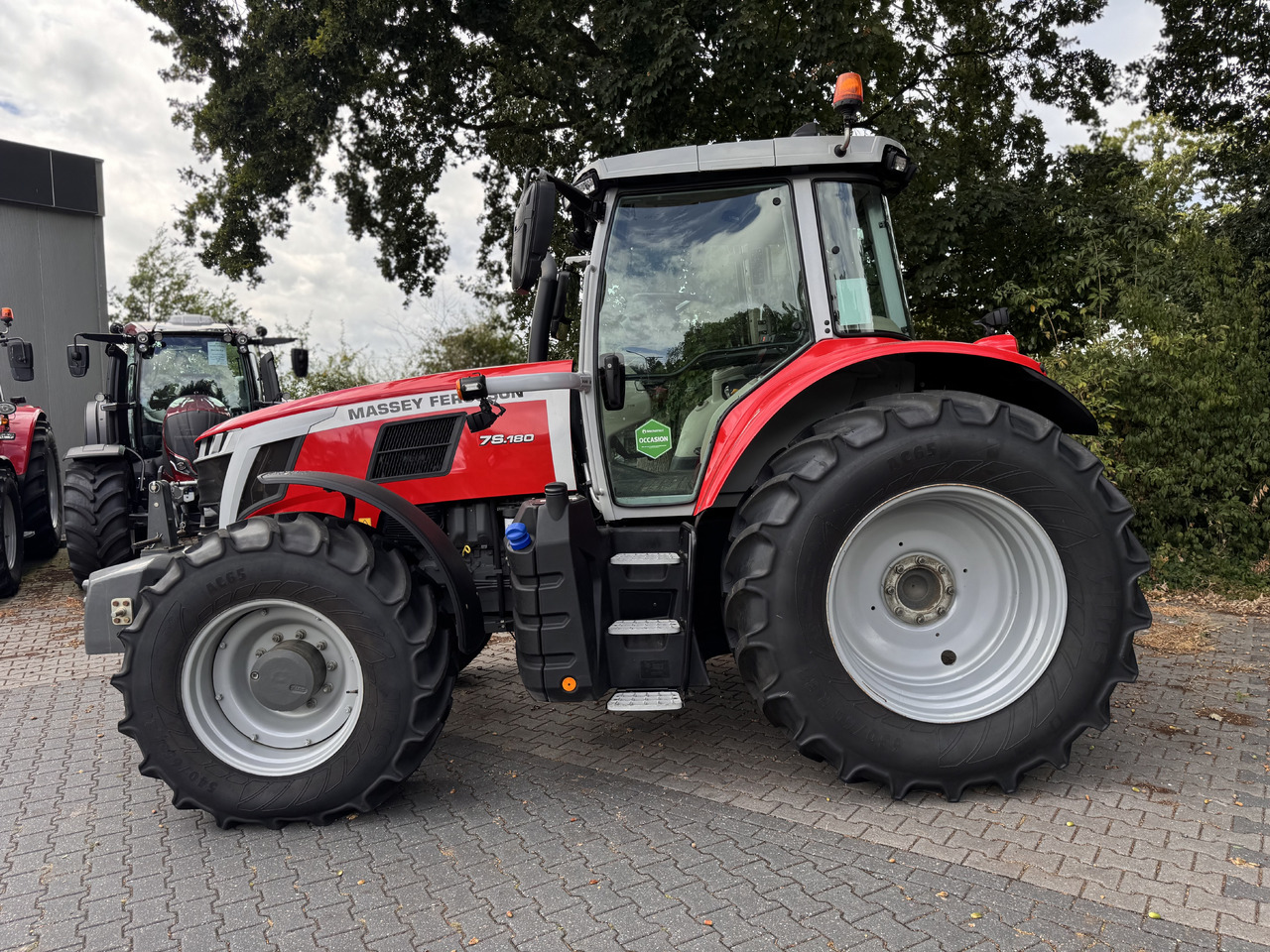 Massey Ferguson 7s.180 Dyna6 Efficient - Traktori: kuva Massey Ferguson 7s.180 Dyna6 Efficient - Traktori Massey Ferguson 7s.180 Dyna6 Efficient - Traktori: kuva Massey Ferguson 7s.180 Dyna6 Efficient - Traktori