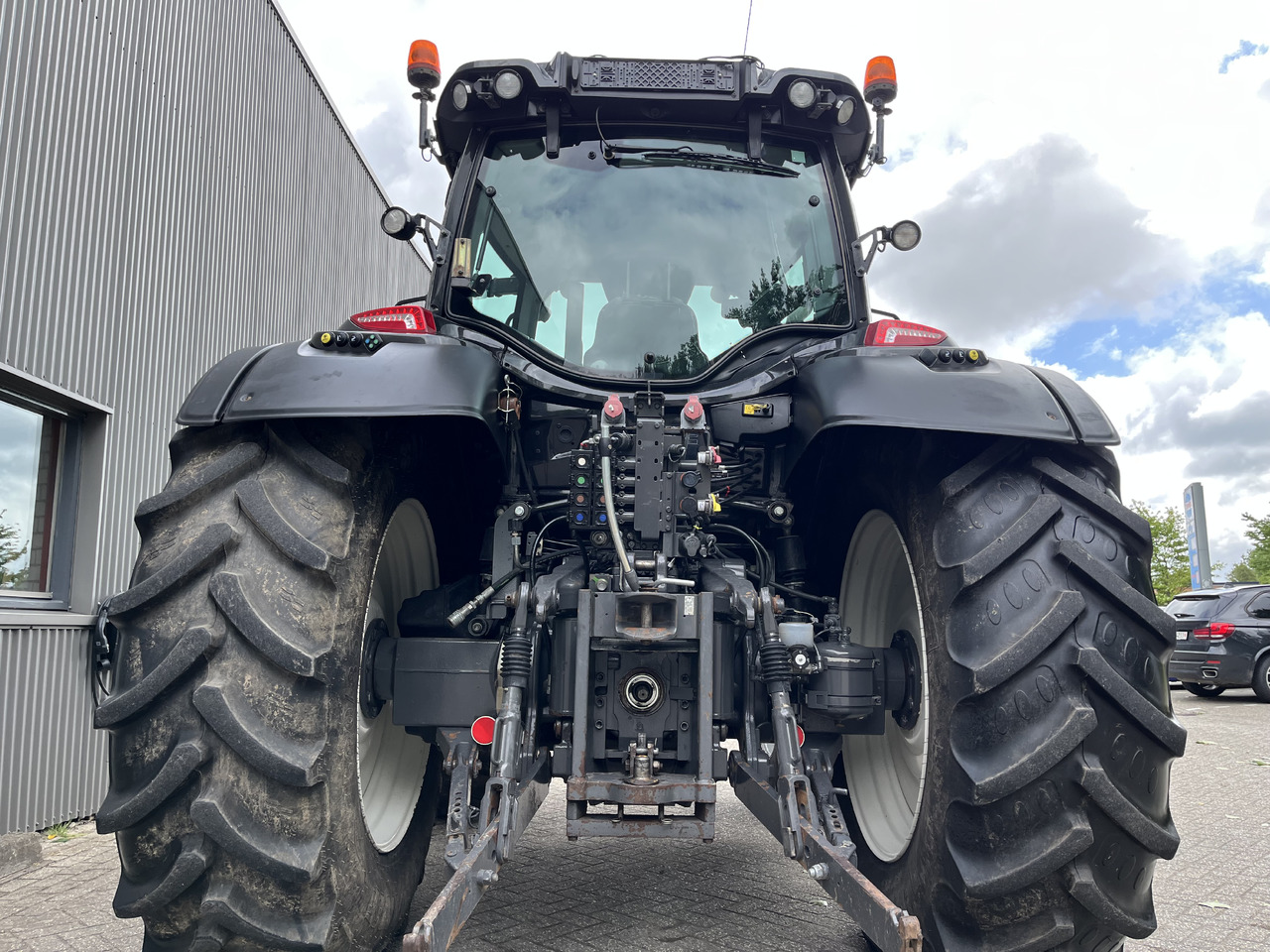 Valtra N174 Active - Traktori: kuva Valtra N174 Active - Traktori Valtra N174 Active - Traktori: kuva Valtra N174 Active - Traktori