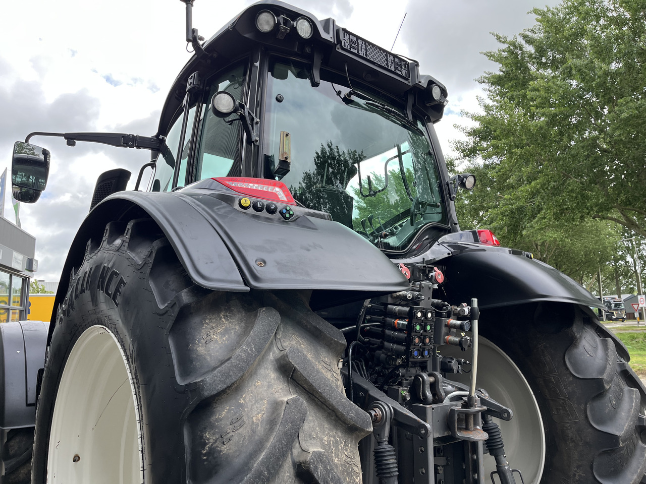 Valtra N174 Active - Traktori: kuva Valtra N174 Active - Traktori Valtra N174 Active - Traktori: kuva Valtra N174 Active - Traktori