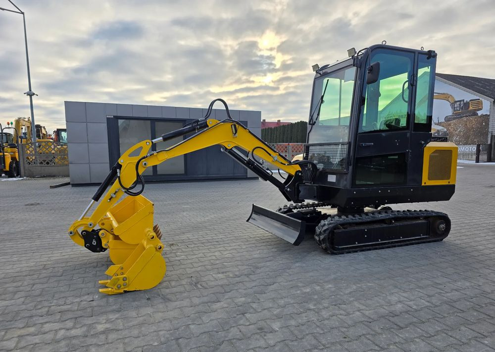 Minikuormaaja Kubota RIPPA R340, WAGA 3T, SILNIK KUBOTA V1505, 18.2 kW: kuva Minikuormaaja Kubota RIPPA R340, WAGA 3T, SILNIK KUBOTA V1505, 18.2 kW
