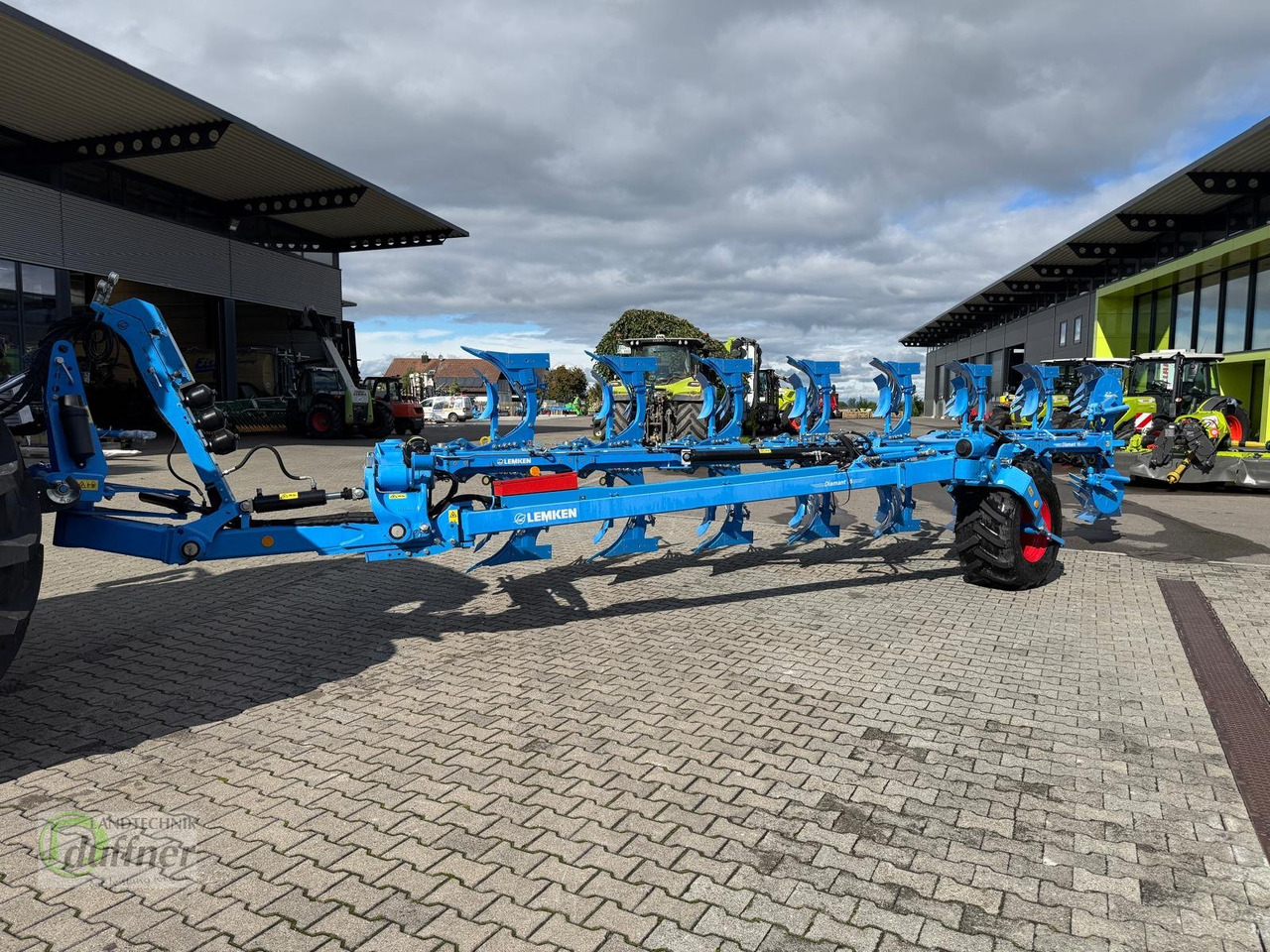 Lemken Diamant 16 VU 7+1 100 hydr. Steinsicherung - Aura: kuva Lemken Diamant 16 VU 7+1 100 hydr. Steinsicherung - Aura Lemken Diamant 16 VU 7+1 100 hydr. Steinsicherung - Aura: kuva Lemken Diamant 16 VU 7+1 100 hydr. Steinsicherung - Aura