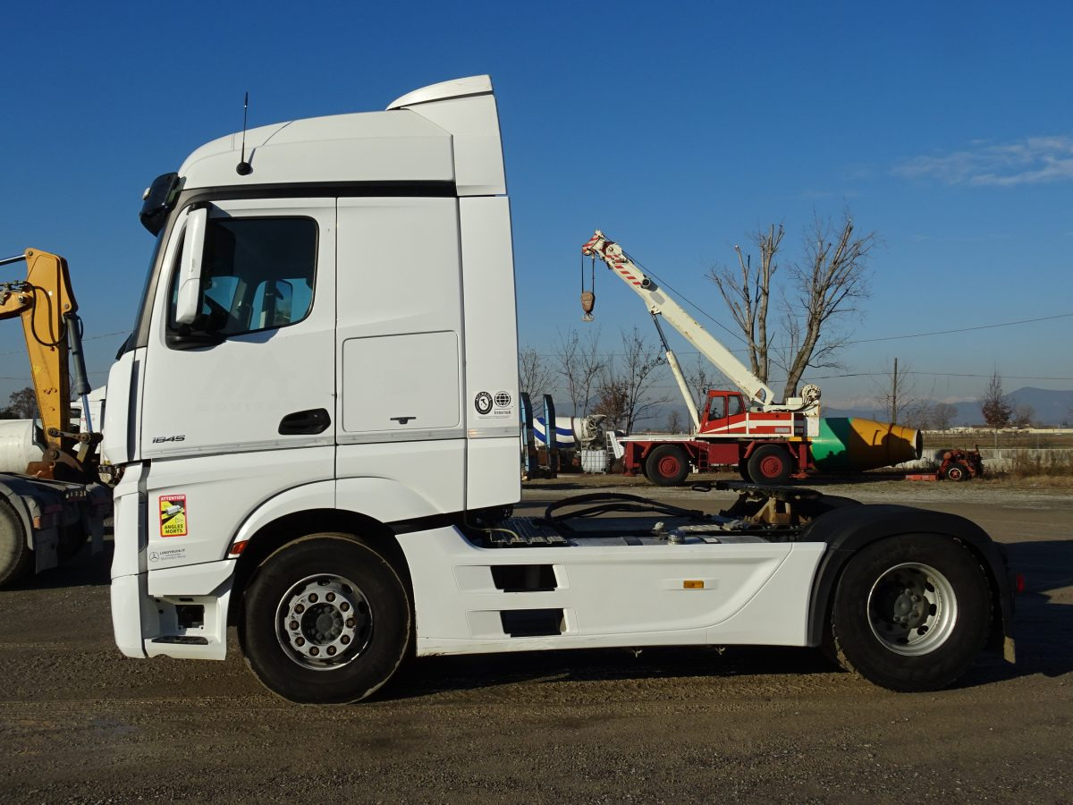 MERCEDES ACTROS 1845 - Vetopöytäauto: kuva MERCEDES ACTROS 1845 - Vetopöytäauto MERCEDES ACTROS 1845 - Vetopöytäauto: kuva MERCEDES ACTROS 1845 - Vetopöytäauto