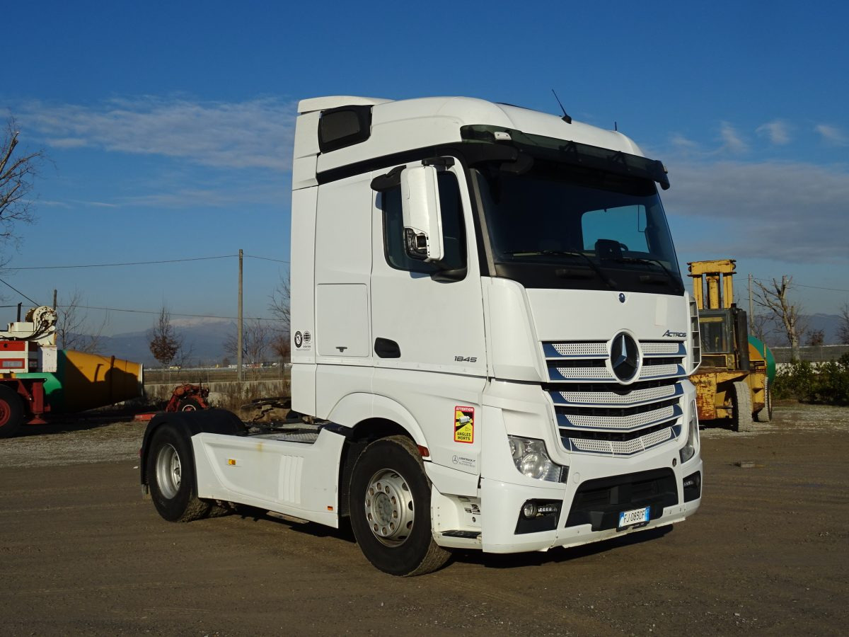 MERCEDES ACTROS 1845 - Vetopöytäauto: kuva MERCEDES ACTROS 1845 - Vetopöytäauto MERCEDES ACTROS 1845 - Vetopöytäauto: kuva MERCEDES ACTROS 1845 - Vetopöytäauto
