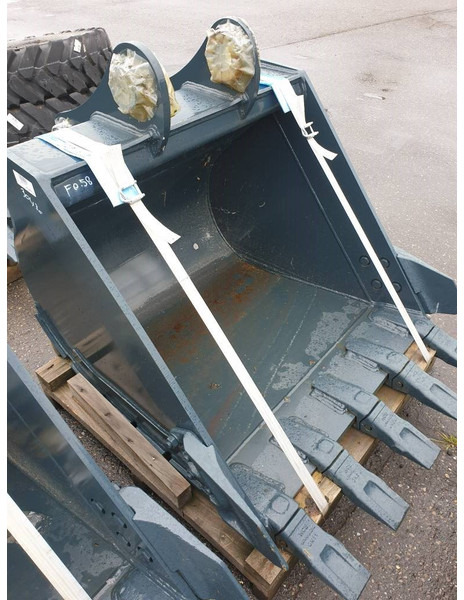 Hyundai Excavator digging bucket 140, 61K4-30101 - Kauha - Rakennuskoneet: kuva Hyundai Excavator digging bucket 140, 61K4-30101 - Kauha - Rakennuskoneet Hyundai Excavator digging bucket 140, 61K4-30101 - Kauha - Rakennuskoneet: kuva Hyundai Excavator digging bucket 140, 61K4-30101 - Kauha - Rakennuskoneet