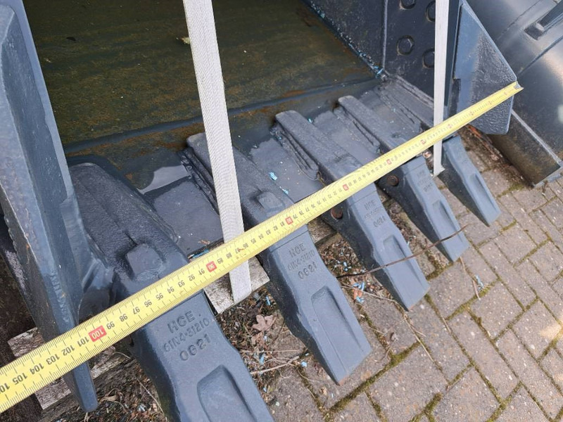 Hyundai Excavator digging bucket 140, 61K4-30501 - Kauha - Rakennuskoneet: kuva Hyundai Excavator digging bucket 140, 61K4-30501 - Kauha - Rakennuskoneet Hyundai Excavator digging bucket 140, 61K4-30501 - Kauha - Rakennuskoneet: kuva Hyundai Excavator digging bucket 140, 61K4-30501 - Kauha - Rakennuskoneet