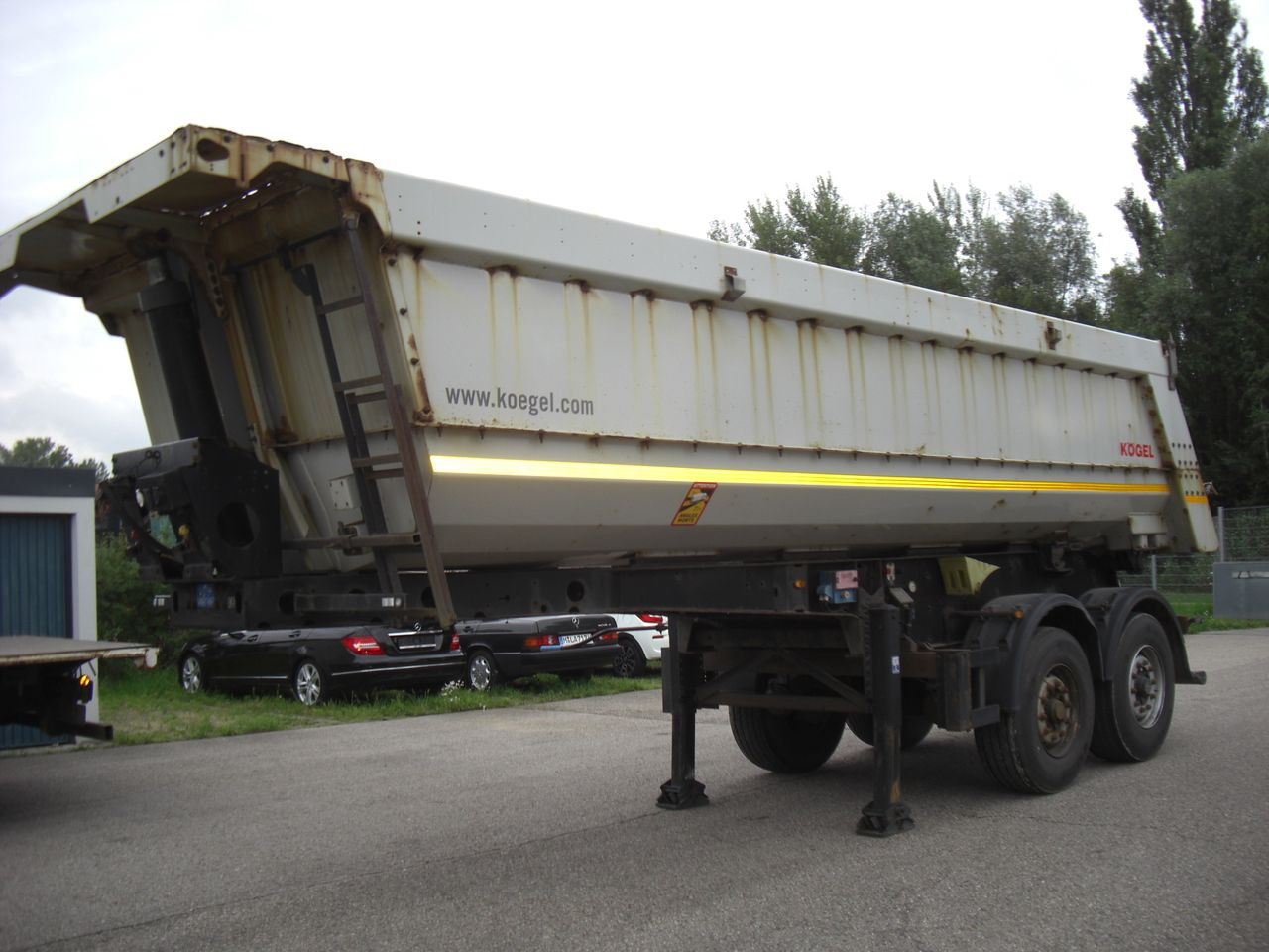 Koegel SKM18 / KIPPZYLINDER FEST - Kippiauto puoliperävaunu: kuva Koegel SKM18 / KIPPZYLINDER FEST - Kippiauto puoliperävaunu Koegel SKM18 / KIPPZYLINDER FEST - Kippiauto puoliperävaunu: kuva Koegel SKM18 / KIPPZYLINDER FEST - Kippiauto puoliperävaunu
