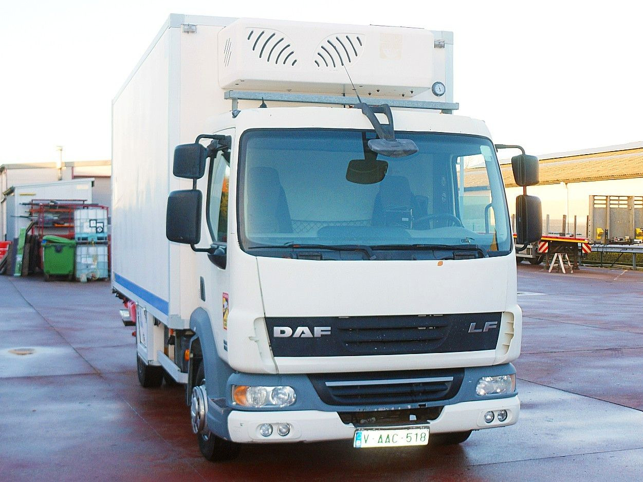 DAF LF 45.160 ISOTHERM KOFFER LADEBORDWAND - Refrigeraattori kuorma-auto: kuva DAF LF 45.160 ISOTHERM KOFFER LADEBORDWAND - Refrigeraattori kuorma-auto DAF LF 45.160 ISOTHERM KOFFER LADEBORDWAND - Refrigeraattori kuorma-auto: kuva DAF LF 45.160 ISOTHERM KOFFER LADEBORDWAND - Refrigeraattori kuorma-auto