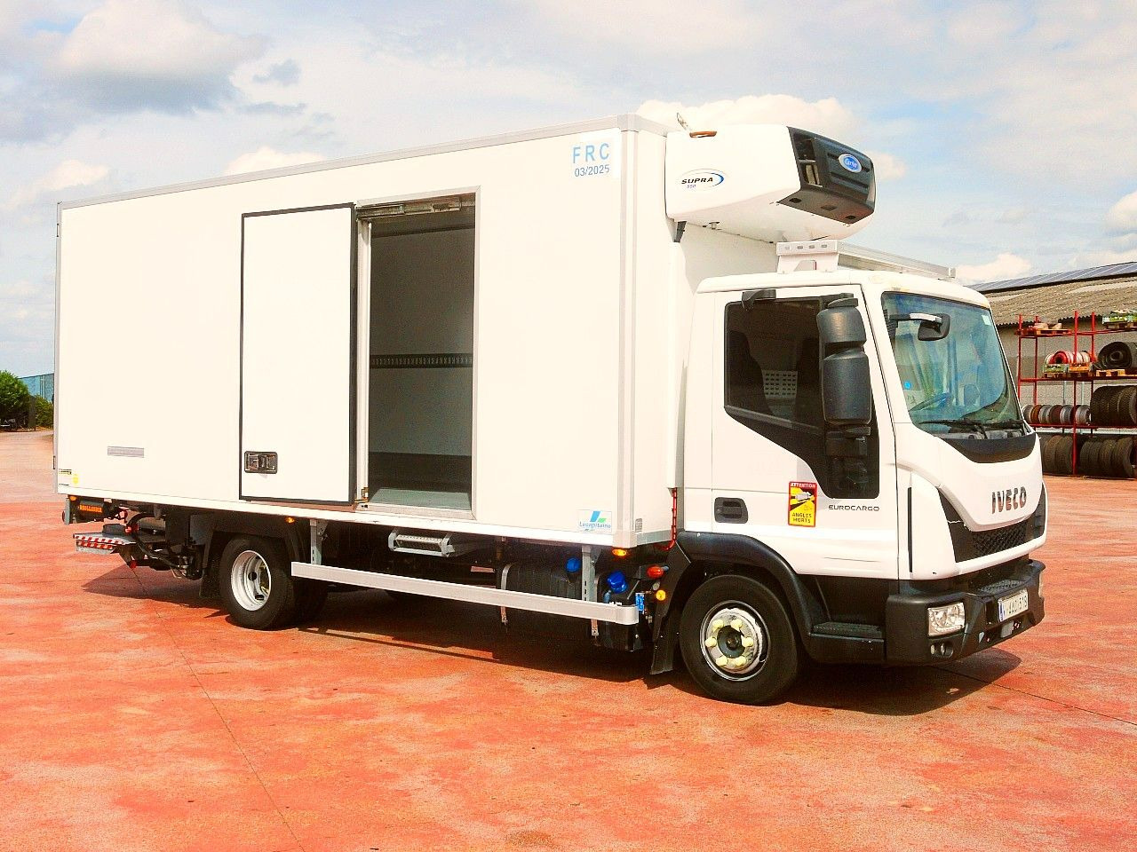 Iveco 100E19 KUHLKOFFER CARRIER SUPRA 550 luft fed A/C - Refrigeraattori kuorma-auto: kuva Iveco 100E19 KUHLKOFFER CARRIER SUPRA 550 luft fed A/C - Refrigeraattori kuorma-auto Iveco 100E19 KUHLKOFFER CARRIER SUPRA 550 luft fed A/C - Refrigeraattori kuorma-auto: kuva Iveco 100E19 KUHLKOFFER CARRIER SUPRA 550 luft fed A/C - Refrigeraattori kuorma-auto