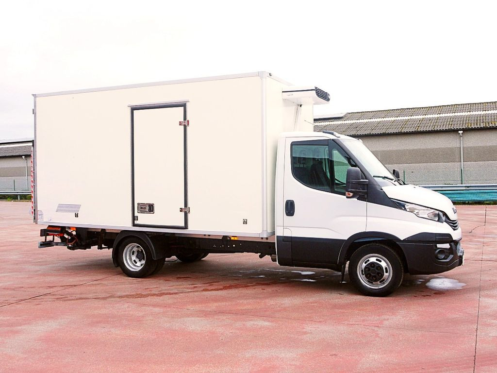 Iveco 35C14 KUHLKOFFER 4.4m CARRIER VIENTO LBW - Kylmäauto: kuva Iveco 35C14 KUHLKOFFER 4.4m CARRIER VIENTO LBW - Kylmäauto Iveco 35C14 KUHLKOFFER 4.4m CARRIER VIENTO LBW - Kylmäauto: kuva Iveco 35C14 KUHLKOFFER 4.4m CARRIER VIENTO LBW - Kylmäauto