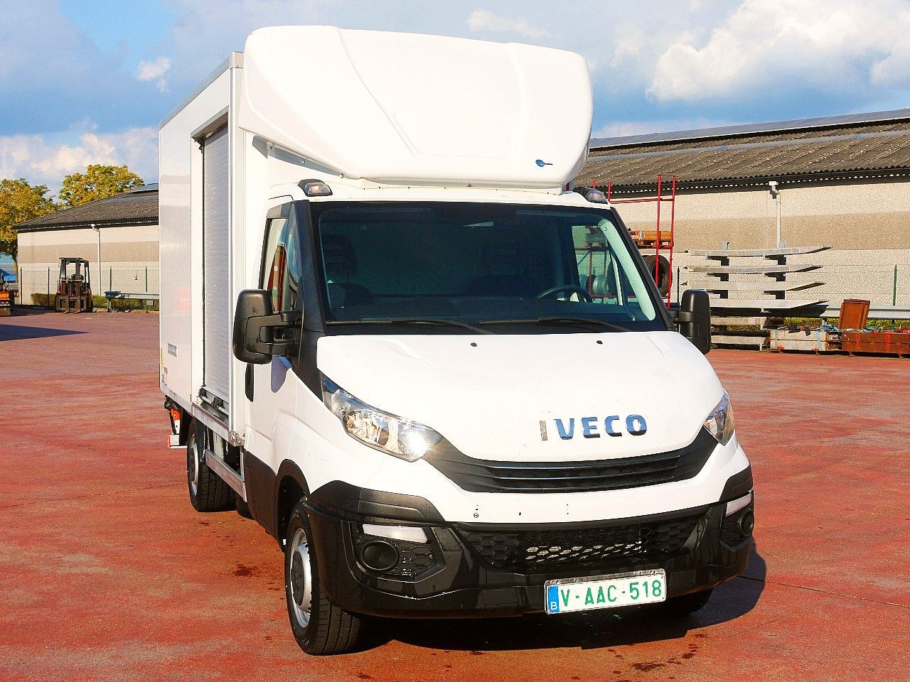 Iveco 35S14 DAILY ISOTHERMKOFFER LADEBORDWAND luft fed - Kylmäauto: kuva Iveco 35S14 DAILY ISOTHERMKOFFER LADEBORDWAND luft fed - Kylmäauto Iveco 35S14 DAILY ISOTHERMKOFFER LADEBORDWAND luft fed - Kylmäauto: kuva Iveco 35S14 DAILY ISOTHERMKOFFER LADEBORDWAND luft fed - Kylmäauto
