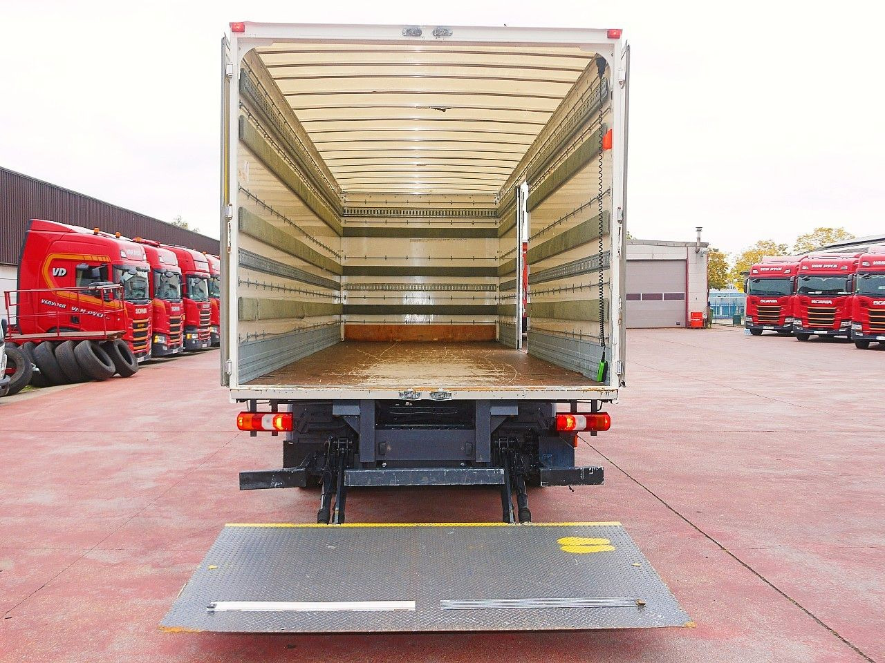 Umpikori kuorma-auto Mercedes-Benz 1218 ATEGO MEUBEL KOFFER A/C 124 Tkm: kuva Umpikori kuorma-auto Mercedes-Benz 1218 ATEGO MEUBEL KOFFER A/C 124 Tkm Umpikori kuorma-auto Mercedes-Benz 1218 ATEGO MEUBEL KOFFER A/C 124 Tkm: kuva Umpikori kuorma-auto Mercedes-Benz 1218 ATEGO MEUBEL KOFFER A/C 124 Tkm