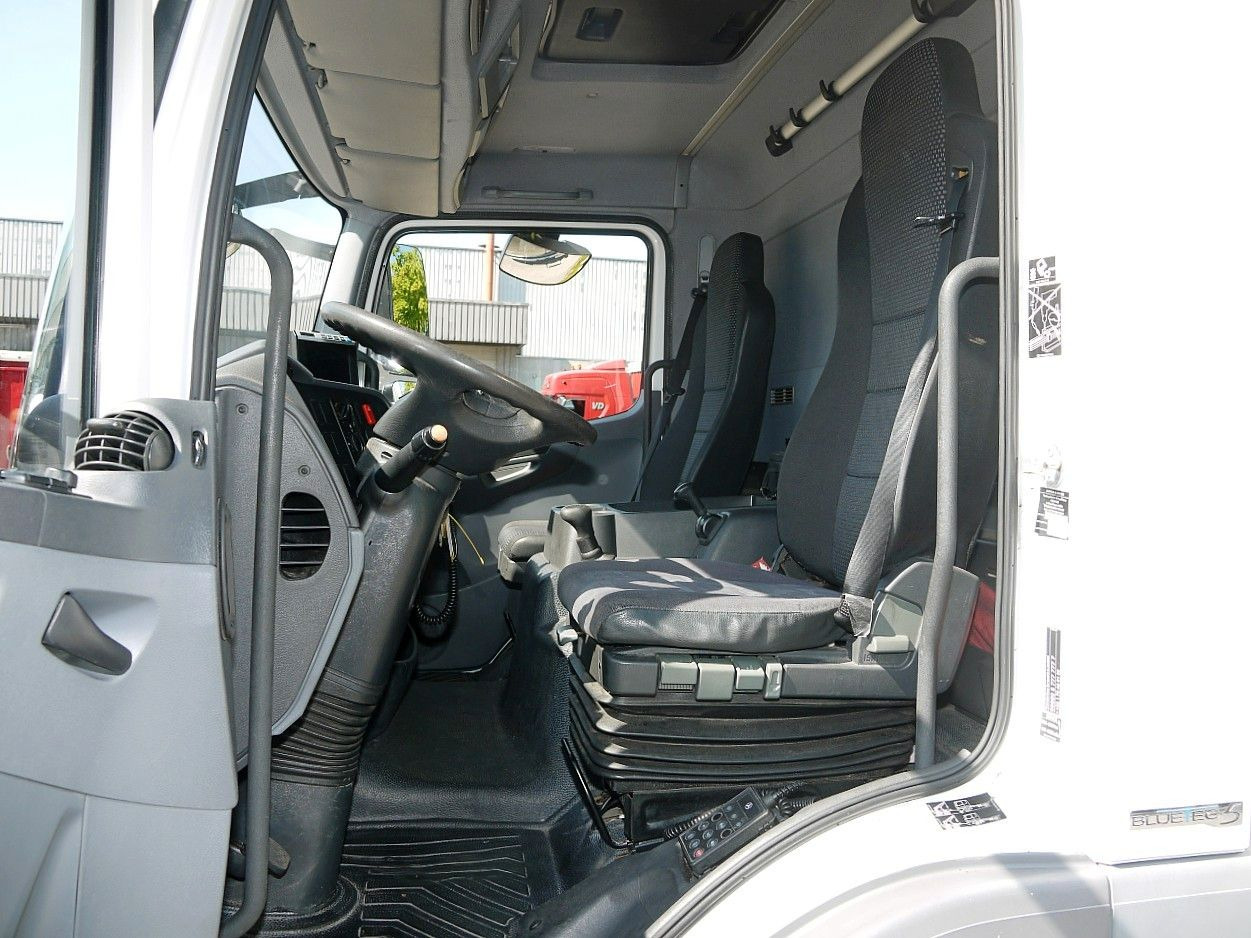 Umpikori kuorma-auto Mercedes-Benz 1318 ATEGO MEUBEL KOFFER LBW MANUAL  LUFTFEDERNG: kuva Umpikori kuorma-auto Mercedes-Benz 1318 ATEGO MEUBEL KOFFER LBW MANUAL  LUFTFEDERNG