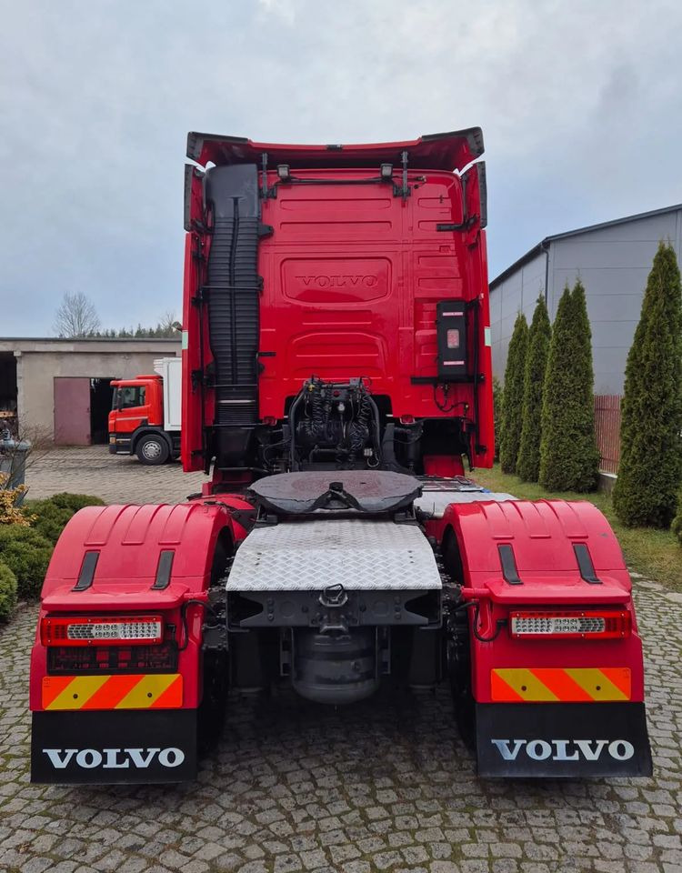 Volvo FH GLOBETROTTER - Vetopöytäauto: kuva Volvo FH GLOBETROTTER - Vetopöytäauto Volvo FH GLOBETROTTER - Vetopöytäauto: kuva Volvo FH GLOBETROTTER - Vetopöytäauto