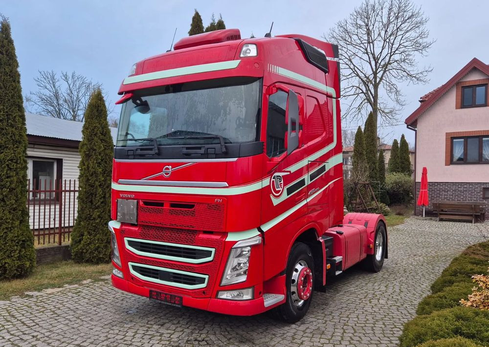 Volvo FH GLOBETROTTER - Vetopöytäauto: kuva Volvo FH GLOBETROTTER - Vetopöytäauto Volvo FH GLOBETROTTER - Vetopöytäauto: kuva Volvo FH GLOBETROTTER - Vetopöytäauto