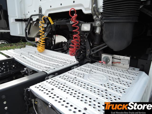 Mercedes-Benz Actros 1843 LS - Vetopöytäauto: kuva Mercedes-Benz Actros 1843 LS - Vetopöytäauto Mercedes-Benz Actros 1843 LS - Vetopöytäauto: kuva Mercedes-Benz Actros 1843 LS - Vetopöytäauto